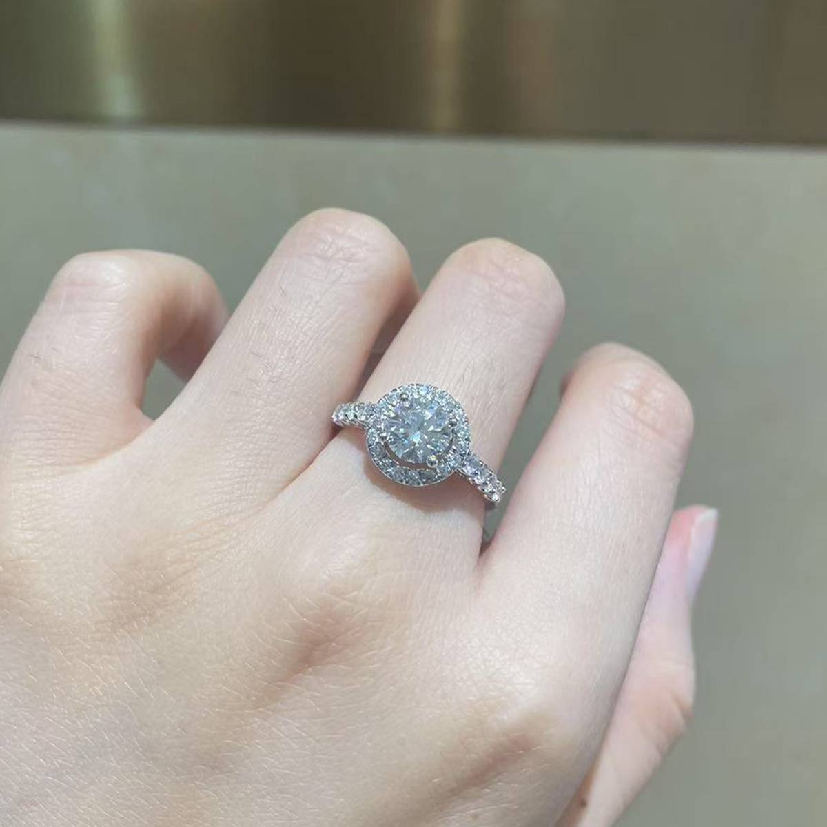 圆包女戒S925银镀白金定制选款主石莫桑钻1.0ct/副石高碳钻